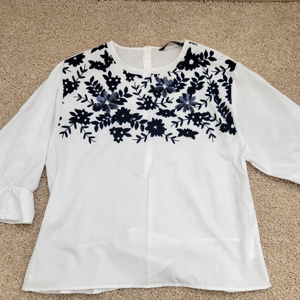 NWOT ZARA Women's 3/4 Sleeve Top Embroidered Size Small